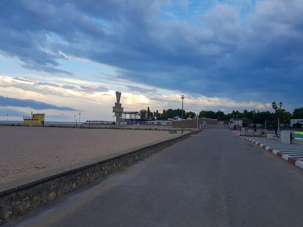 Plaja din Constinești, cu celebrul Obelix