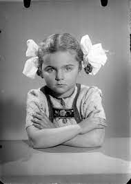 Vera, la 4 ani. A fost ucisă la Auschwitz când avea doar 8 ani