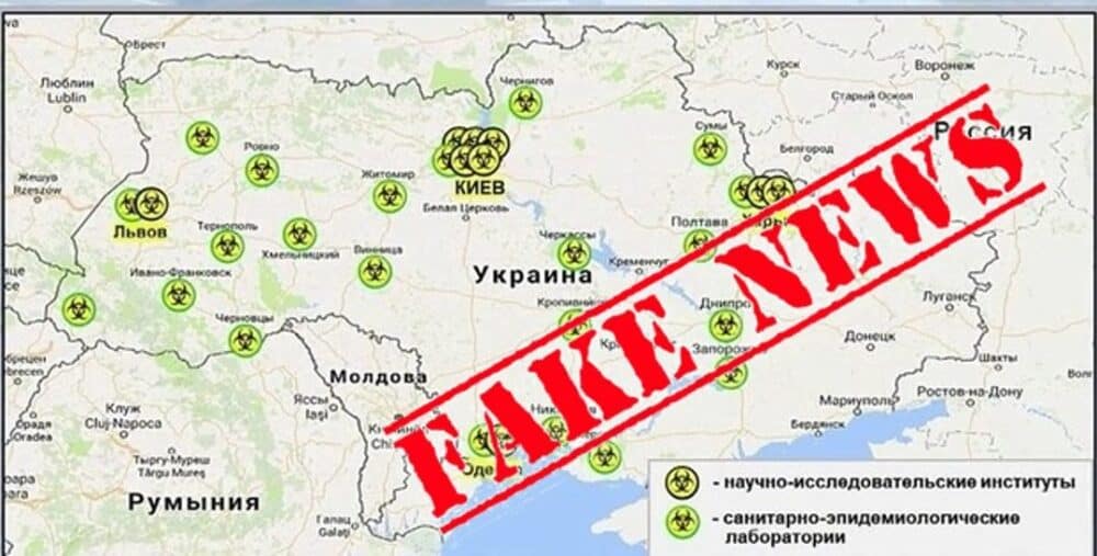 Captură după o hartă falsă prezentată de Ministerul rus al apărării ca „Infrastructura laboratoarelor biologice pe teritoriul Ucrainei finanțate de SUA” în cadrul unei conferințe de presă organizate de șeful Trupelor de protecție chimică, biologică și împotriva radiațiilor, Igor Kirilov. / Sursa foto: TASS