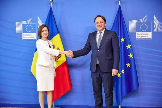 Comisarul european Olivér Várhelyi și președinta Republicii Moldova, Maia Sandu