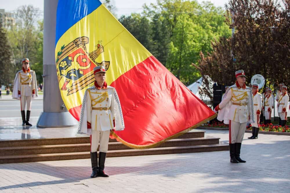 Moldovenii stau cu bagajele făcute. Sunt îngroziți că vine Rusia peste ei. Foto Facebook Maia Sandu