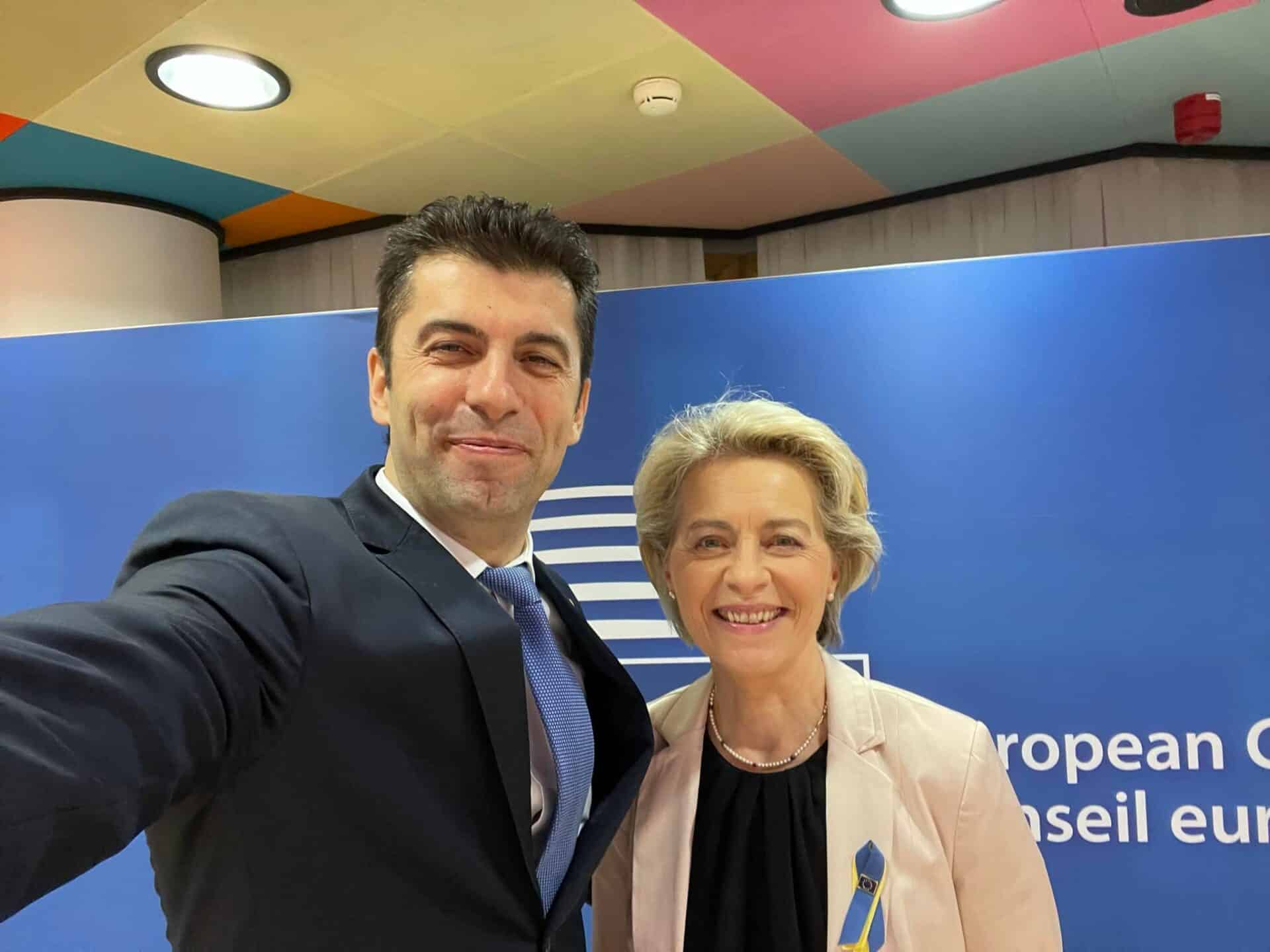 Premierul demis Kiril Petkov, alături de Ursula van der Leyen. Foto pagina FB Kiril Petkov