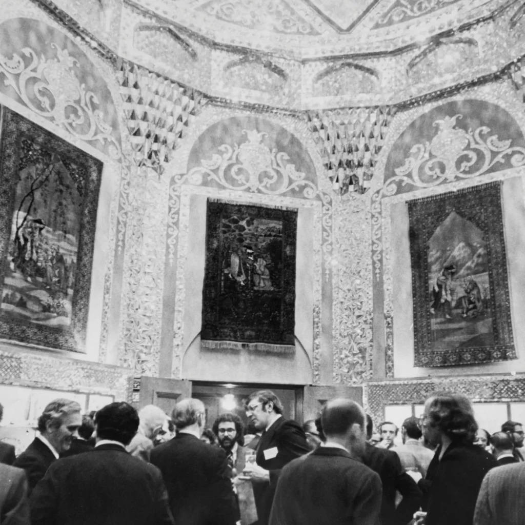 Tavanul persan din salonul Ambasadei Iranului la Washington, în anii 1970. Foto John Bowden/Washington Star via the D.C. Public Library