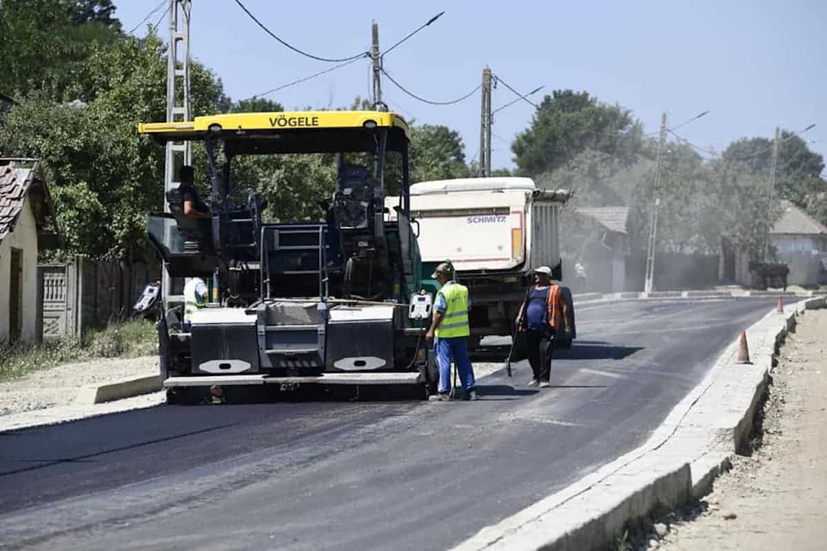 Modernizarea cu bani europeni a DJ Craiova-Cetate și „gogomănia” care a scandalizat sătenii. Foto: Fb Cosmin Basile