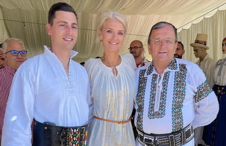 Ionel Bogdan, Alina Gorghiu și Gheorghe Flutur, la „Hora de la Prislop”. Foto FB Alina Gorghiu