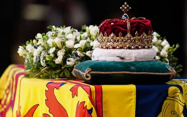 Regina Elisabeta a II-a va fi înhumată astăzi, la ora locală 19:30 (21:30, ora României), în cadrul unei ceremonii private, în Capela St George’s a Castelului Windsor