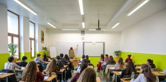 Peste 26% dintre elevi abandonează școala înante de clasa a XII-a, arată un nou raport intitulat „Nu s-au mai întors în bancă”