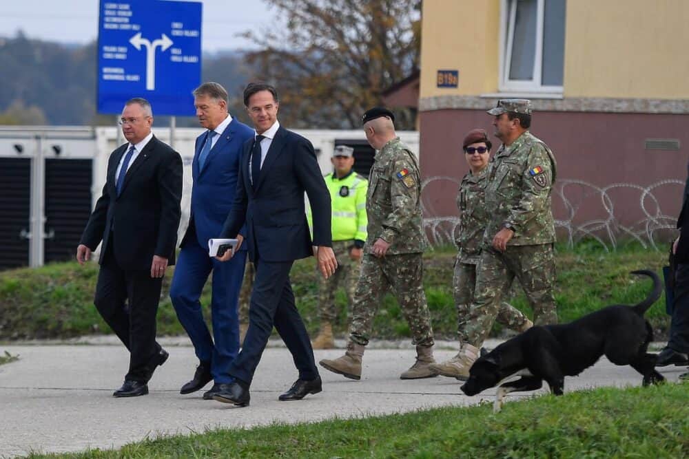 Vizita comuna a premierului regatului Tarilor de Jos, Mark Rutte, a președintelui României, Klaus Iohannis și a premierului României, Nicolae Ciucă, la baza militara de la Cinciu, în Brașov, 12 octombrie 2022. Inquam Photos / Alex Nicodim