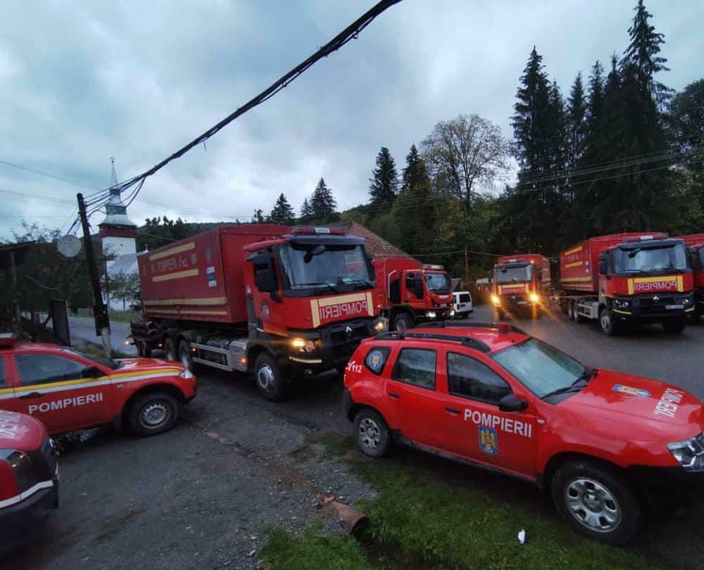 Peste 200 de locuitori din Roşia Montană, evacuați preventiv în urma unor fisuri la barajul lacului Tăul Mare