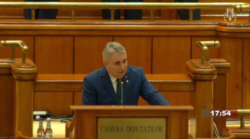 Insulte în plenul Camerei Deputaţilor la moțiunea împotriva ministrului de Interne