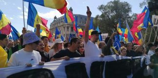 Câteva mii de participanți la mitingul AUR din Piața Universității