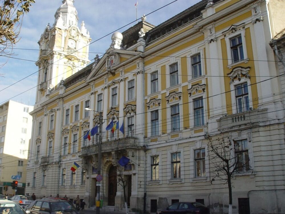 Administrația locală din Cluj-Napoca, sancționată de CNCD pentru o hotărâre care discriminează comunitățile vulnerabile