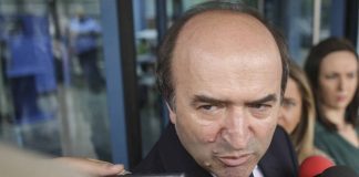 Fostul ministru al Justiției, Tudorel Toader, a dat în judecată, ieri, la Tribunalul Iași, trustul internațional de presă Deutsche Welle c