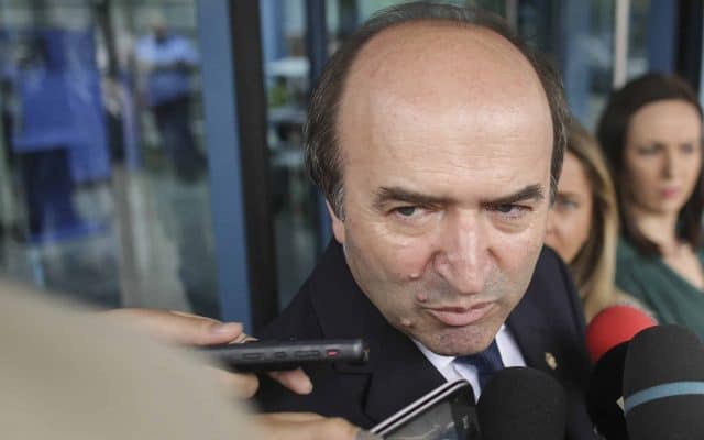 Fostul ministru al Justiției, Tudorel Toader, a dat în judecată, ieri, la Tribunalul Iași, trustul internațional de presă Deutsche Welle c