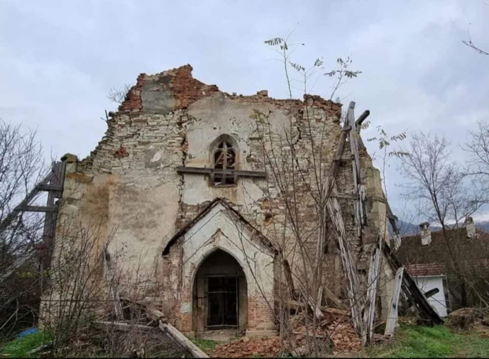 Biserica fortificată din Vermeș – Bistrița Năsăud, în pericol de a se dărâma