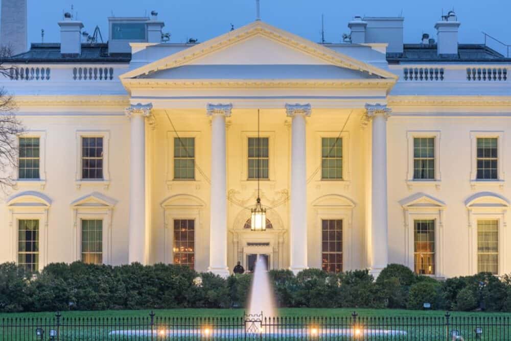 Donald Trump şi-a depus candidatura pentru Casa Albă