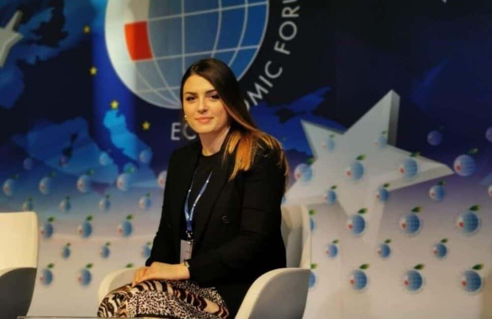 Leonela Leca, cercetător asociat la GLOBSEC Bratislava și cercetător-analist senior la Centrul de Studii Globale, ce aparține Universității „Lucian Blaga