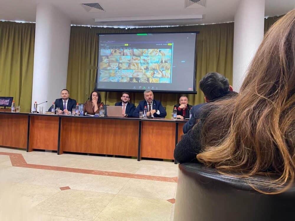 Poze porno, difuzate la o dezbatere a Ministerului Digitalizării. Reacția instituției