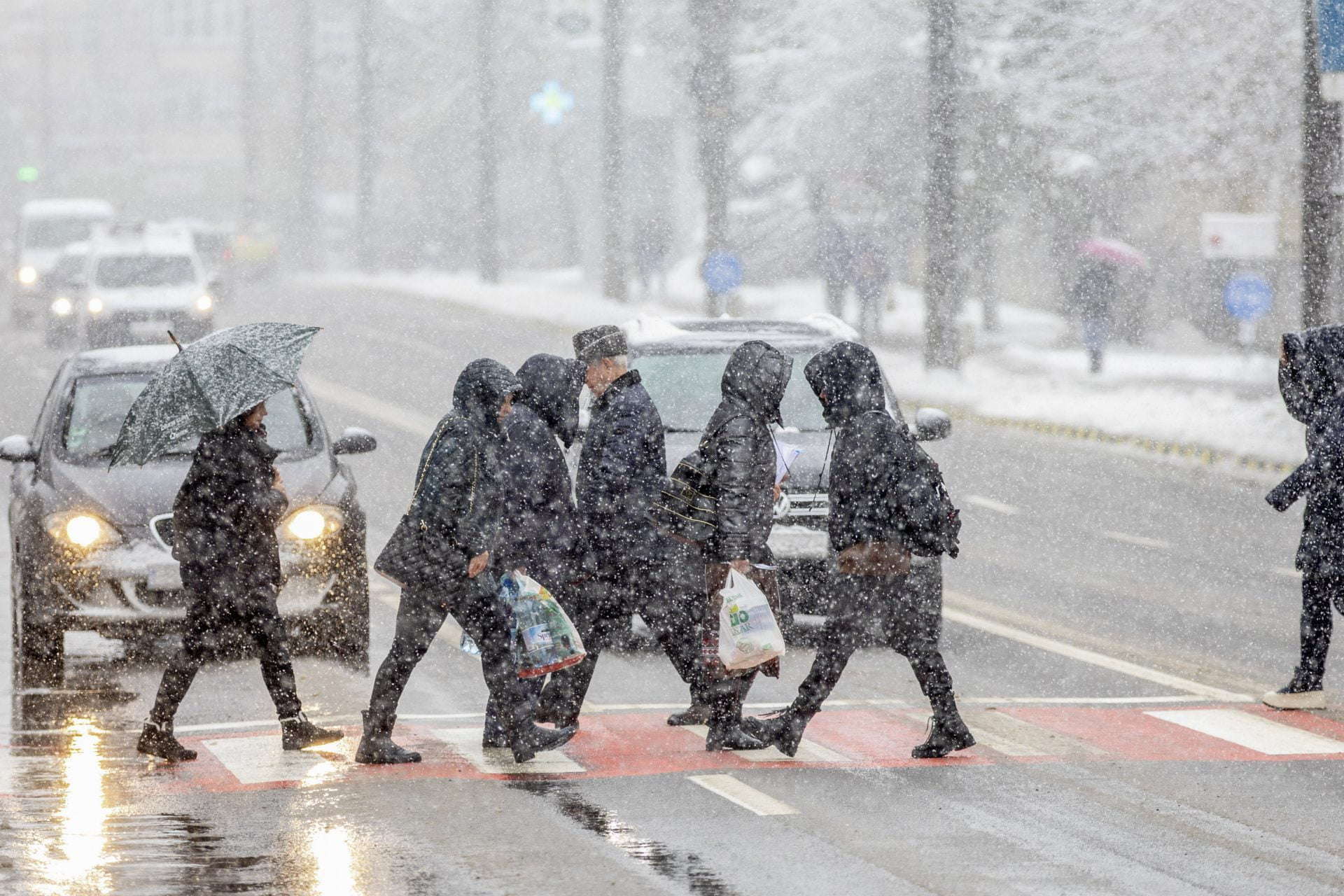 Meteorologii susţin că în decembrie se pot înregistra şi temperaturi neobişnuite pentru această lună, de peste 15 - 20 de grade Celsius