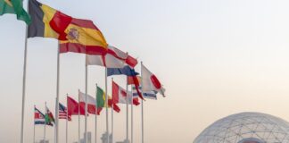 Eurodeputații deplâng moartea a mii de lucrători migranți în Qatar înaintea CM 2022 © MSM / Adobe Stock