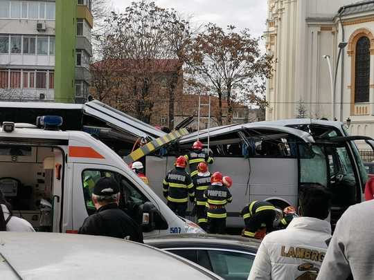 O persoană a murit și alte 21 sunt rănite după accidentul de la Pasajul Unirii