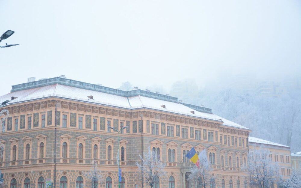 Universitatea din Brașov închide conturile la bănci cu capital austriac