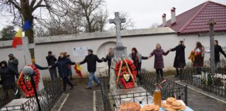 Hora Unirii în cimitir, organizată de Consiliul Județean Vaslui