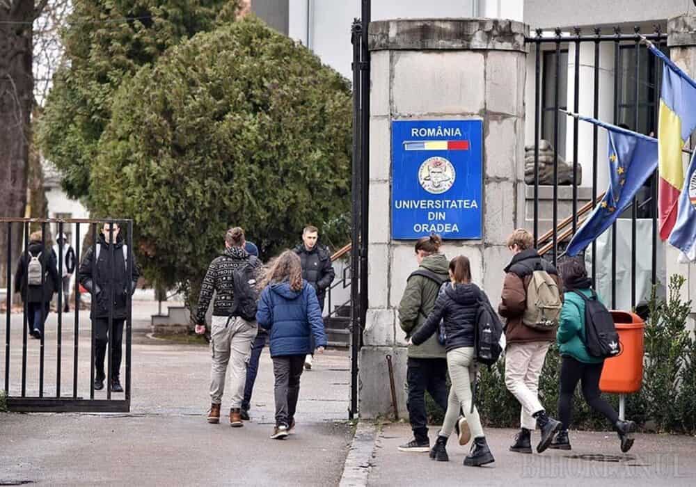 O treime dintre studenții Universității Oradea nu și-au finalizat studiile, după pandemie