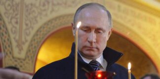 Putin a participat sâmbătă la slujbă de Crăciun oficiată într-o catedrală din Kremlin în loc să se alăture credincioşilor