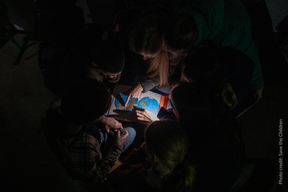 Copiii din Ucraina au fost forțați să se ascundă în buncăre peste 900 de ore în ultimul an