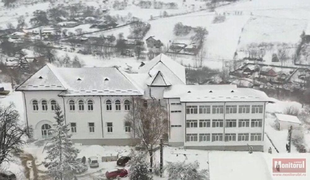 Un liceu din județul Botoșani, reabilitat cu aproape zece milioane de euro, nu poate fi dat în folosință din cauza unui transformator