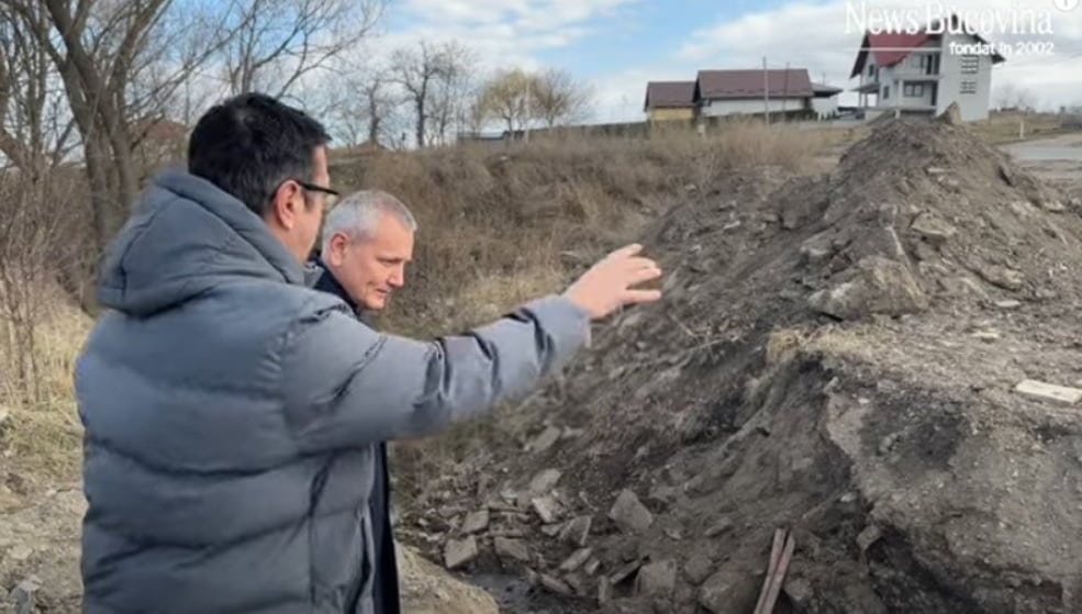 Un pod format din tuburi mari din beton dintr-o localitate din județul Suceava a fost furat cu totul într-o singură noapte