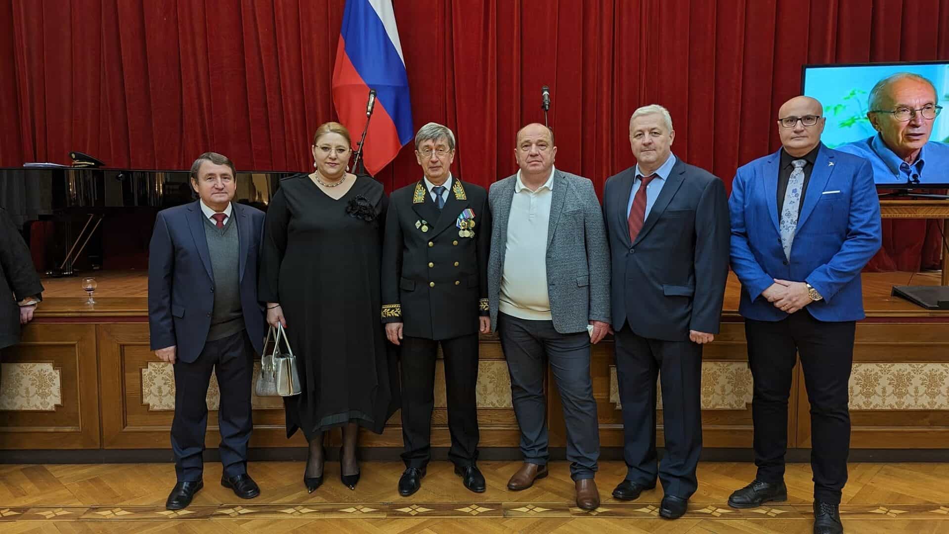 Tudor Marin, Diana Șoșoacă, Valery Kuzmin, un angajat al Ambasadei Rusiei, Victor Makovskiy și Aurel Moldovan