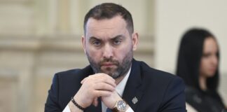 Pragul de 250.000 de lei a fost stabilit "în coaliție", spune senatorul liberal Cristian Țăgârlaș, întrucât au crescut prețurile.