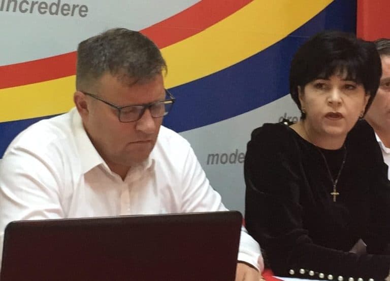 Femeile din PSD Botoșani par să-i țină partea ministrului Budăi în scandalul cu presupusul comportament grosolan al acestuia față de doamne.