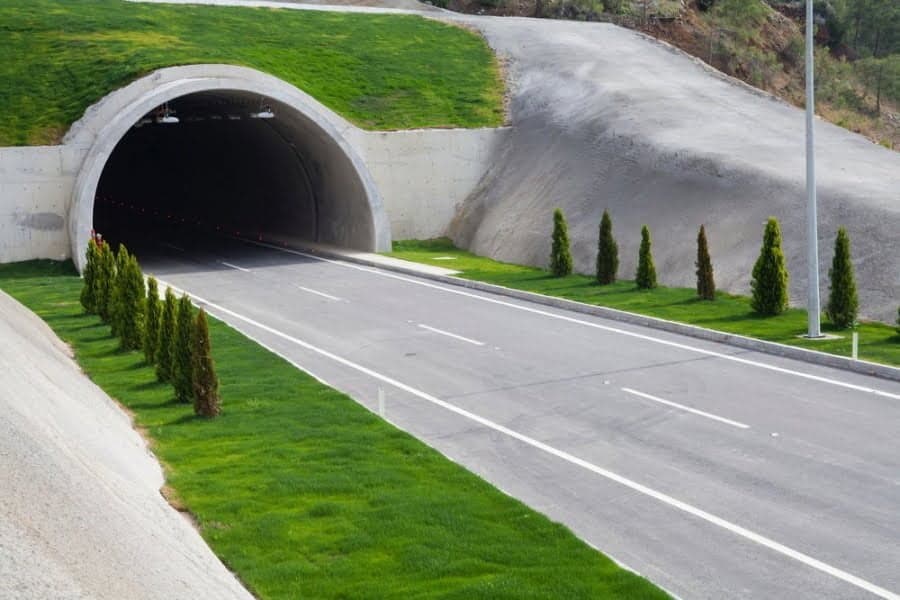 Tunel Sursă foto viata-libera.ro