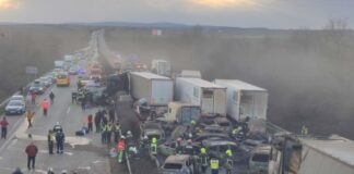 FOTO / VIDEO Un mort şi 39 de răniţi într-un accident în Ungaria, provocat de o furtună de praf