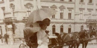 Fotografii ale femeilor din perioada Belle Epoque, expuse la Muzeul Național al Banatului