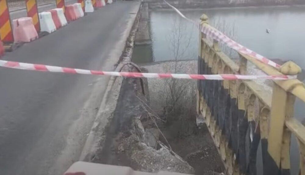 Trafic restricţionat între Olt şi Vâlcea. Un pod peste Olt a cedat