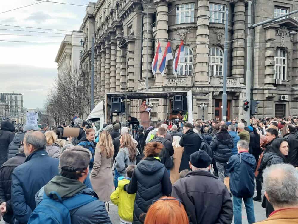 Proteste în Serbia în apărarea a două procuroare anticorupție: „Nu renunțăm la Codruțele noastre”