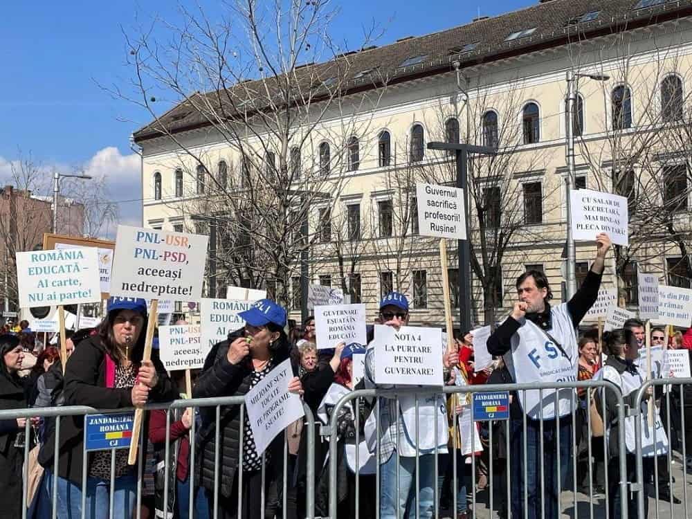 Sindicatele din Educaţie au anuntat ca au demarat strângerea de semnături în vederea declanşării grevei generale