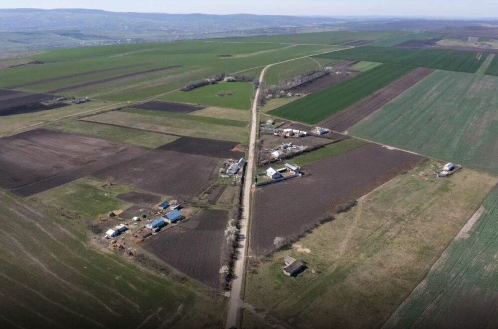 Locuitorii din Balta Roșie despărțiti de strada Principală Sursă foto monitorulbt.ro