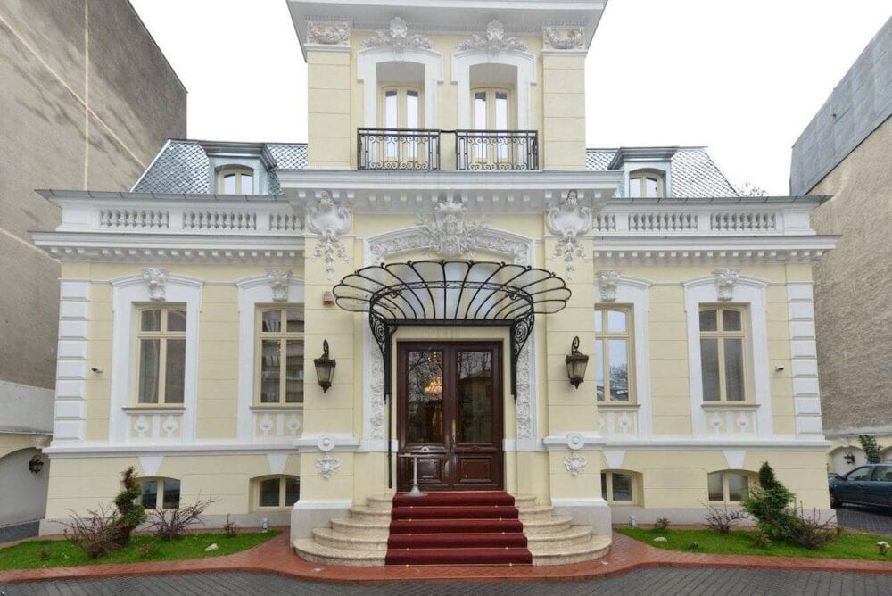 Palatul Noblese, de pe strada Sfinților, din București