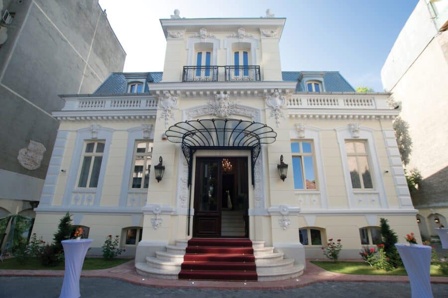 Palatul Noblese, de pe strada Sfinților, din București, după renovare