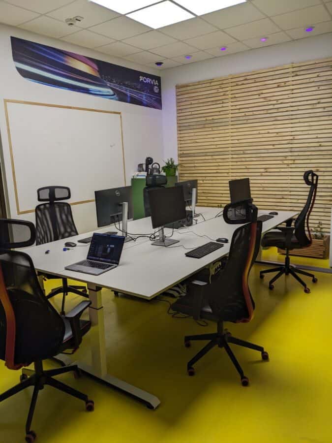 35.000 de euro au costat computerele folosite în laboratorul de la Universitatea din Craiova.