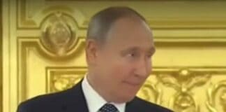 Putin, video în care pare să aştepte cu stângăcie aplauzele care nu vin