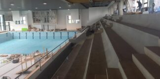 La o lună de la redeschidere, Bazinul Olimpic Pitești are greșeli de re-proiectare, spune arhitectul care l-a proiectat în anii '80