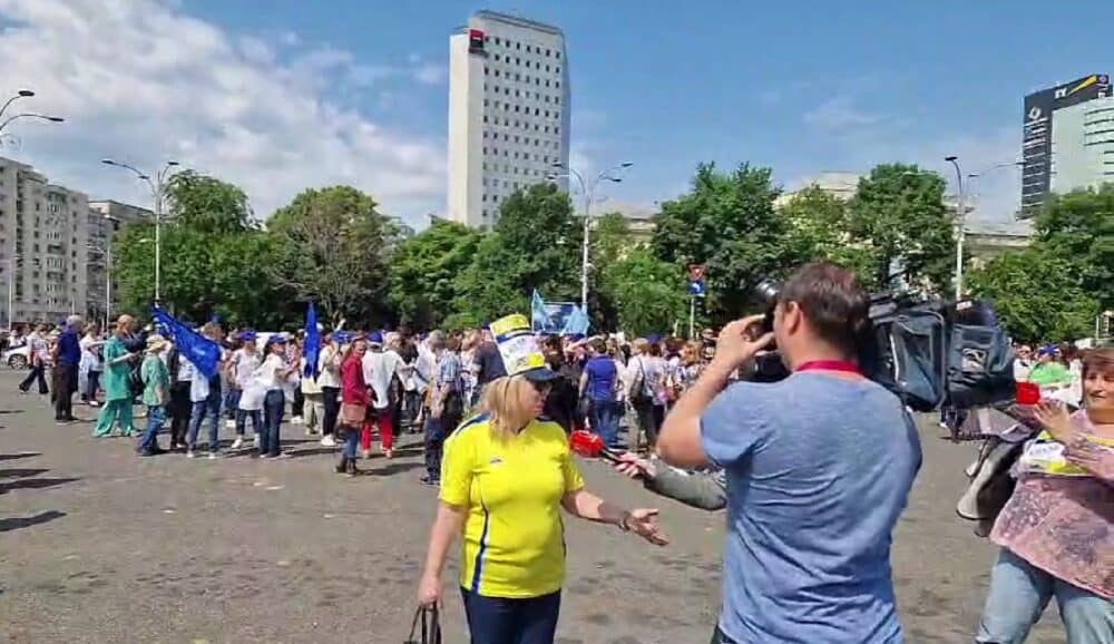 Circa 15.000 de angajați din sistemul de învățământ sunt așteptați, joi, în Piața Victoriei, la protestul care începe la ora 11.00