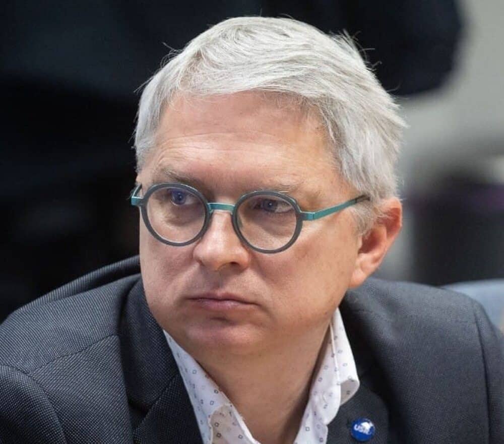 Legea USR anti-fugari, în procedură de urgenţă la Senat