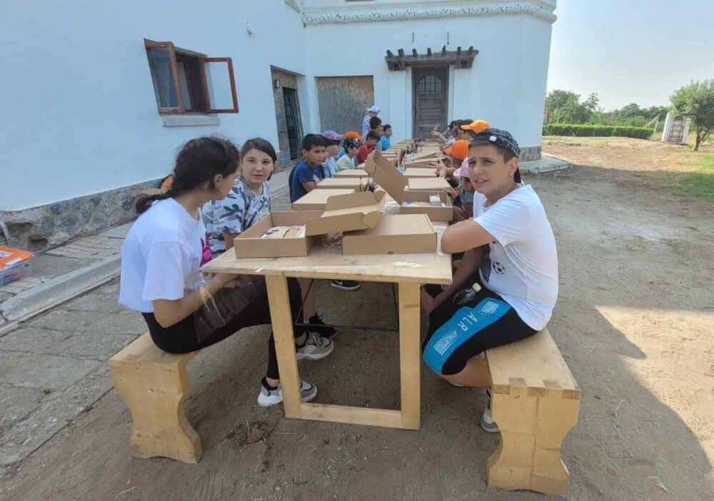 Zeci de copii au participat la atelierele organizate de Pro Patrimonio la Conacul Neamțu din Olt